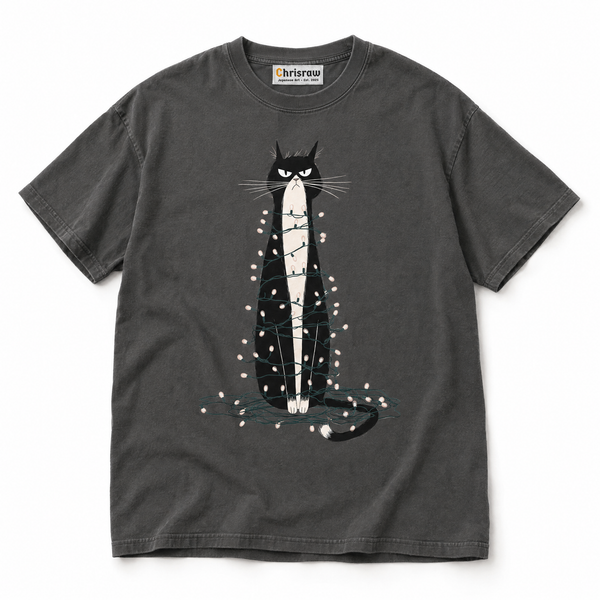 Chrisraw Denkyu Neko pepper T-shirt — grumpy cat in fairy lights print