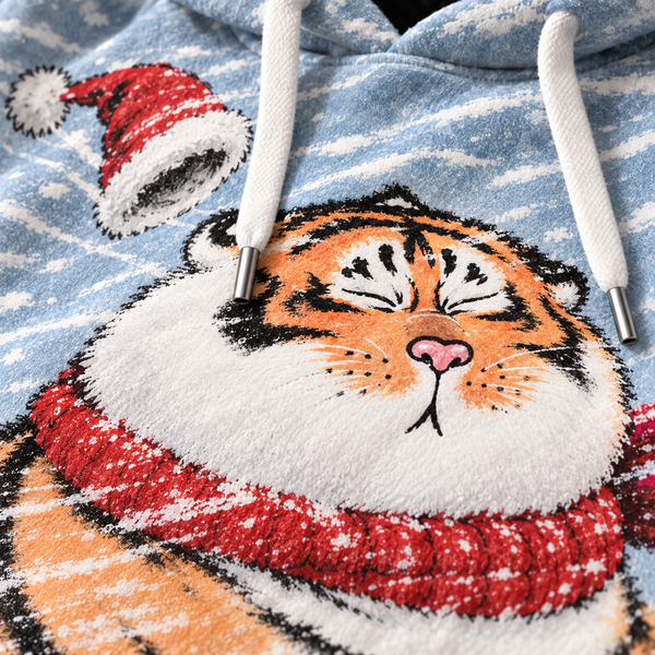 Chrisraw Round tiger in a Christmas blizzard hoodie — print close-up