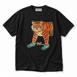 Chrisraw Kutsu Tora black T-shirt — tiger in sneakers print