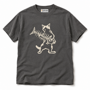 Chrisraw Sakana Dorobo pepper T-shirt — cat with fishbone linocut print